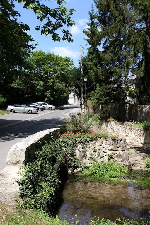 Saint Graal Bed & Breakfast Chamant Exterior photo