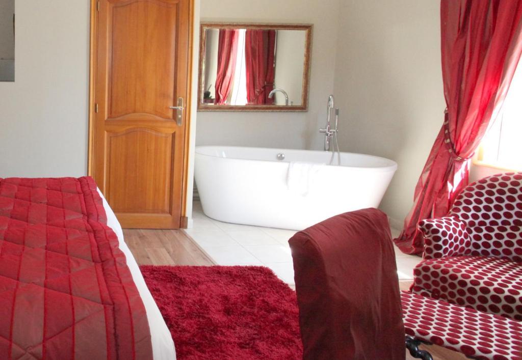 Saint Graal Bed & Breakfast Chamant Room photo