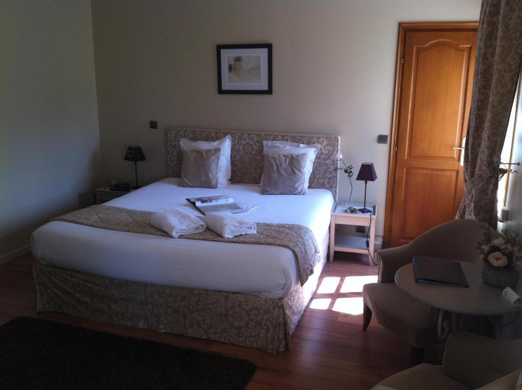Saint Graal Bed & Breakfast Chamant Room photo
