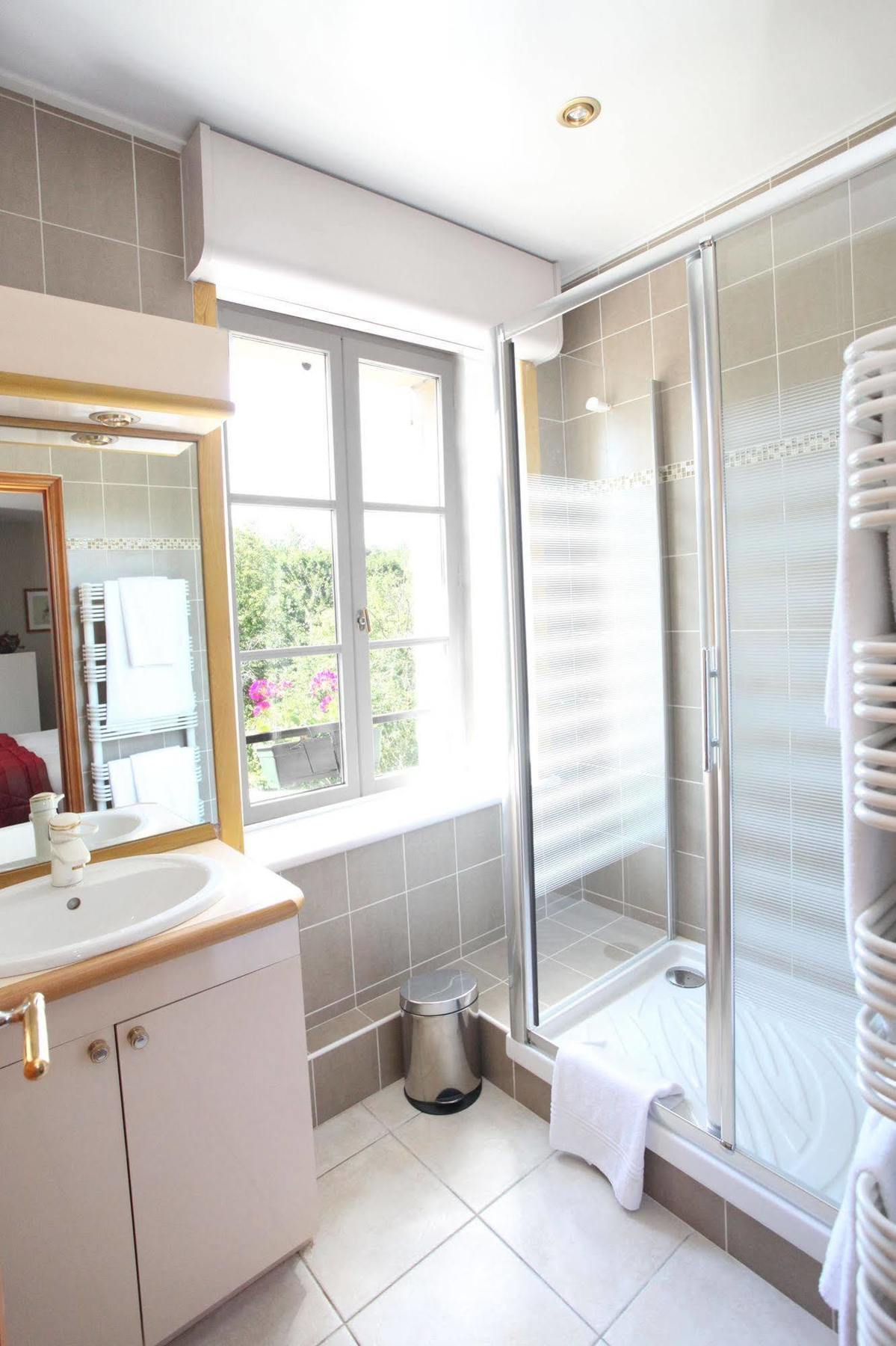 Saint Graal Bed & Breakfast Chamant Exterior photo