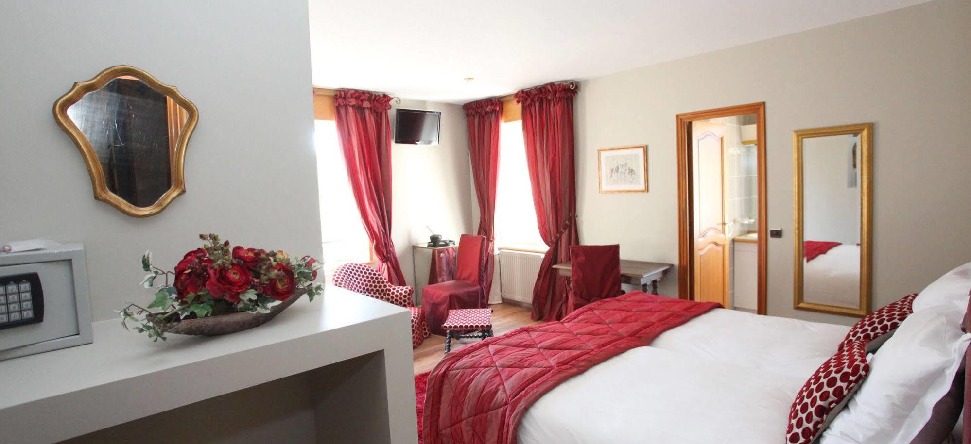Saint Graal Bed & Breakfast Chamant Exterior photo