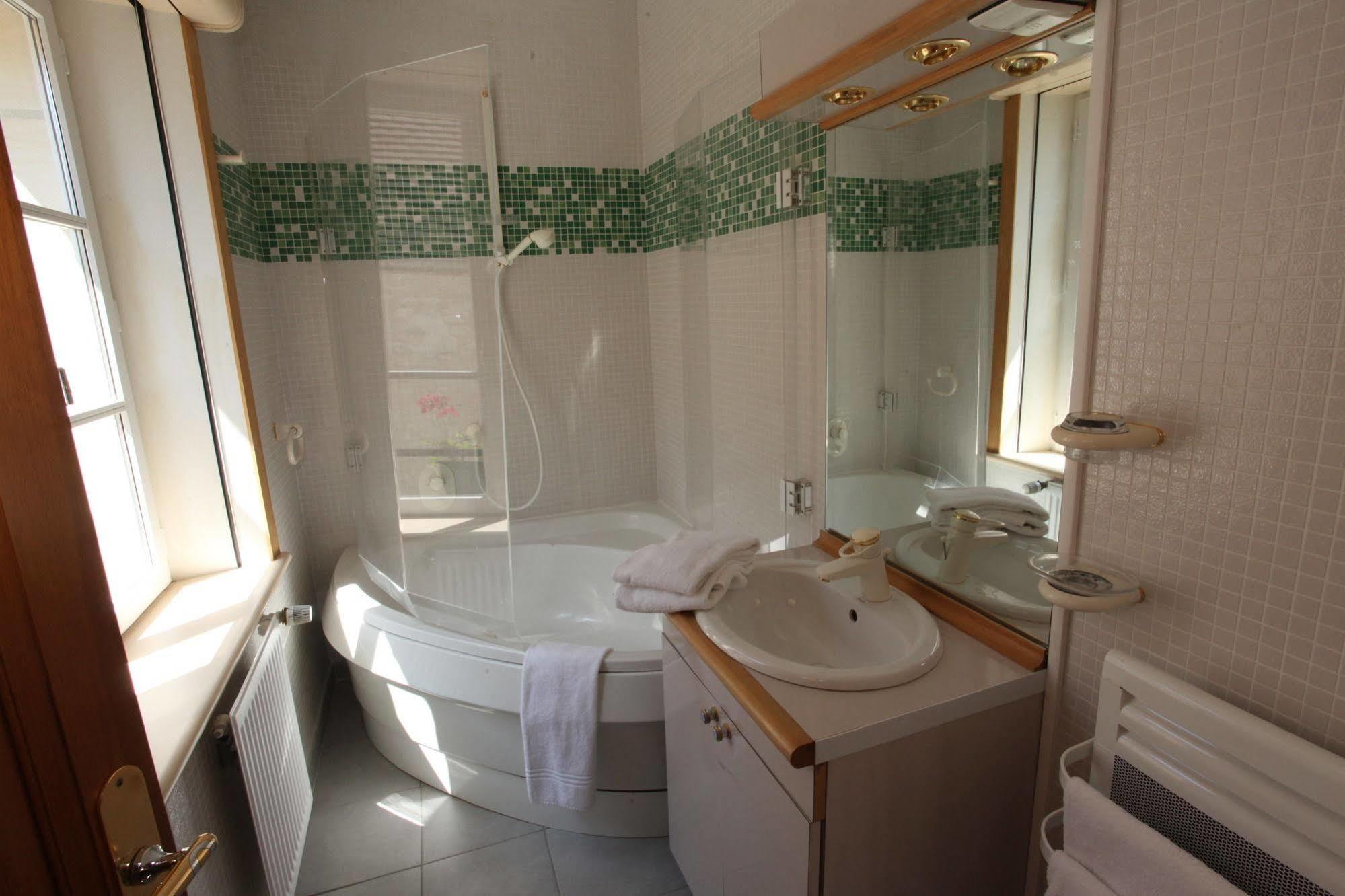 Saint Graal Bed & Breakfast Chamant Exterior photo