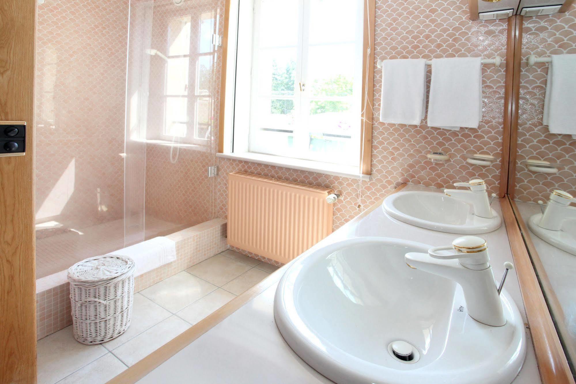 Saint Graal Bed & Breakfast Chamant Exterior photo