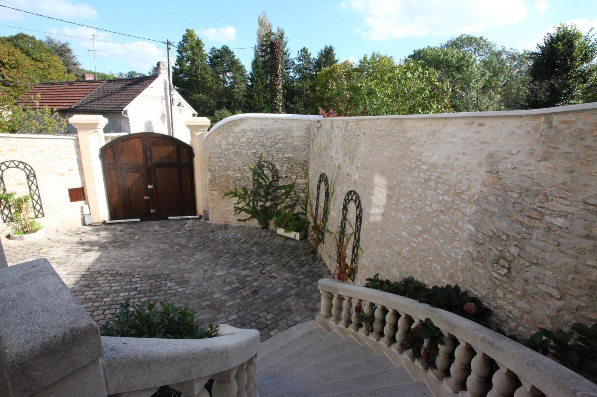 Saint Graal Bed & Breakfast Chamant Exterior photo